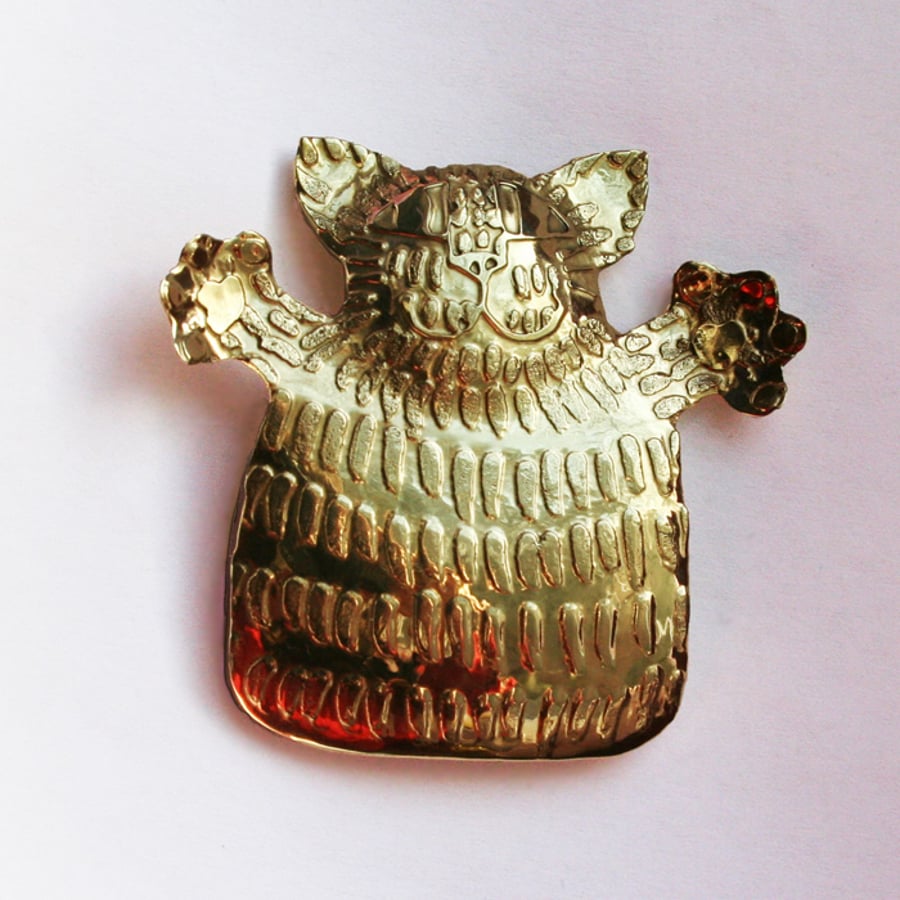 hug me kitty brooch