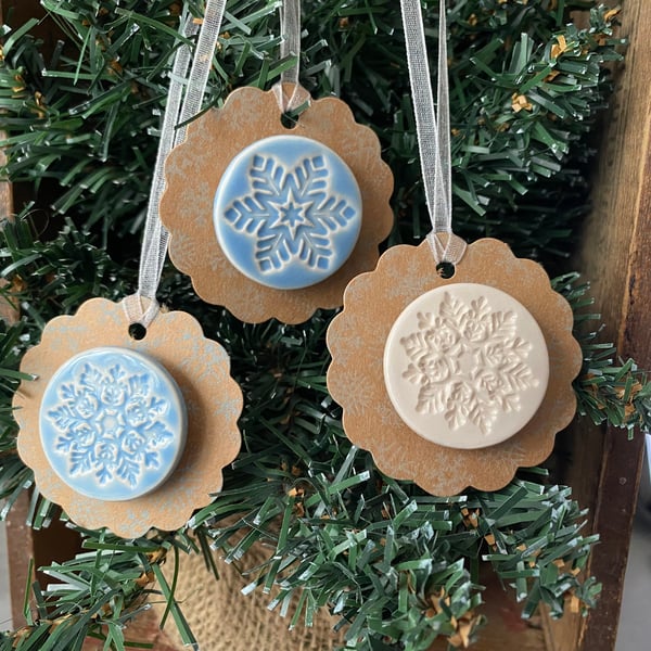 Ceramic Christmas magnet (Blue & white Snowflake) lucky dip