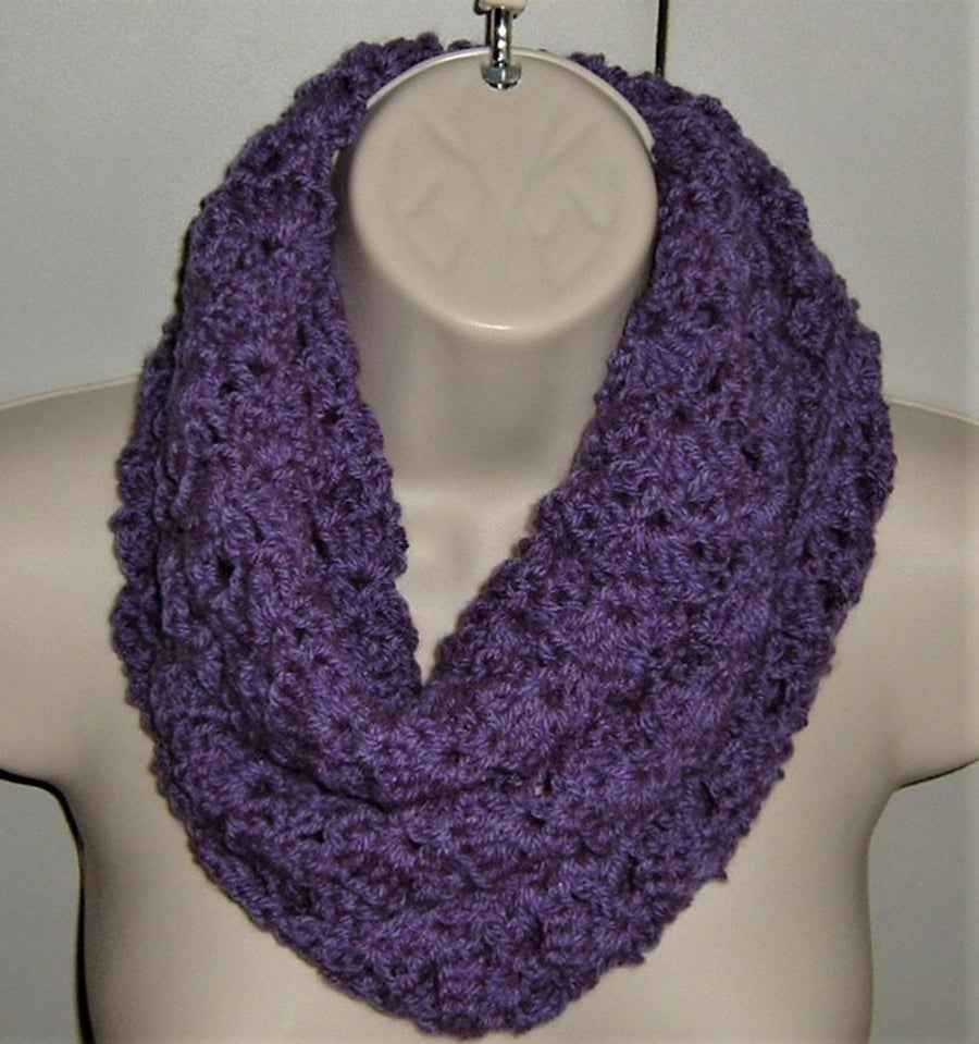 crochet purple infinity scarf ( ref F 692)