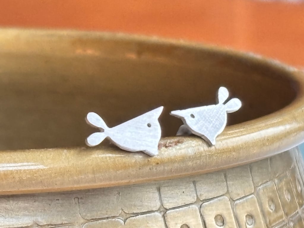 Pecking bird silver studs