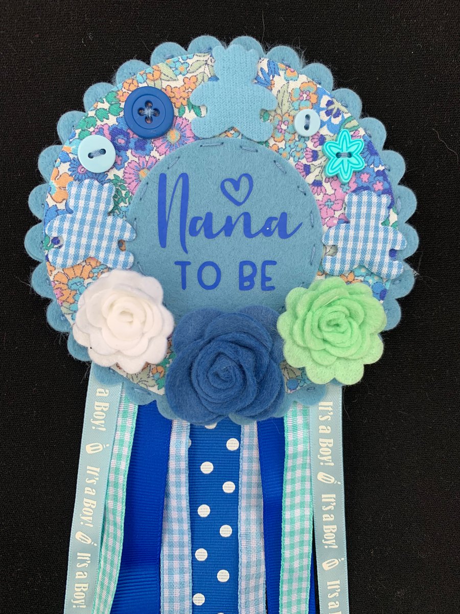 Birthday badge - Nana to be- Rosette - Flowers