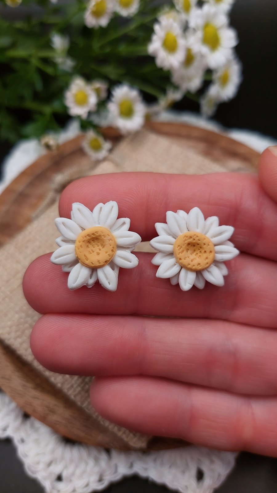 Daisy stud earrings 