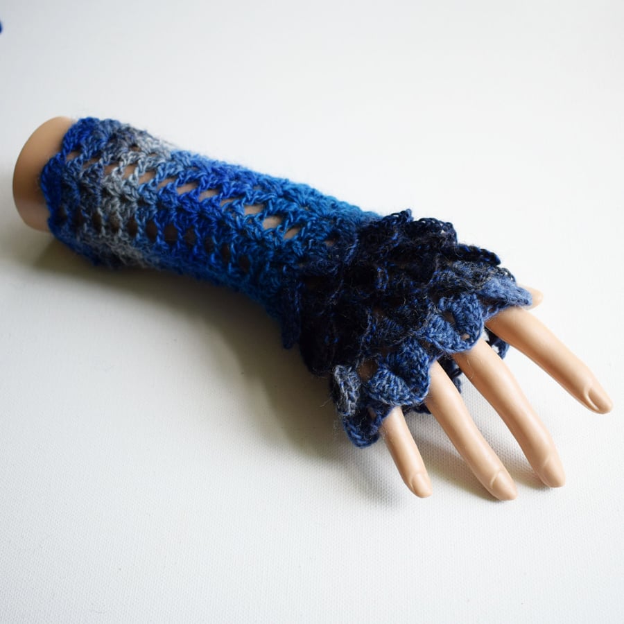 Dragonscale Fingerless Gloves for Women in Blue, Black and Grey Wool
