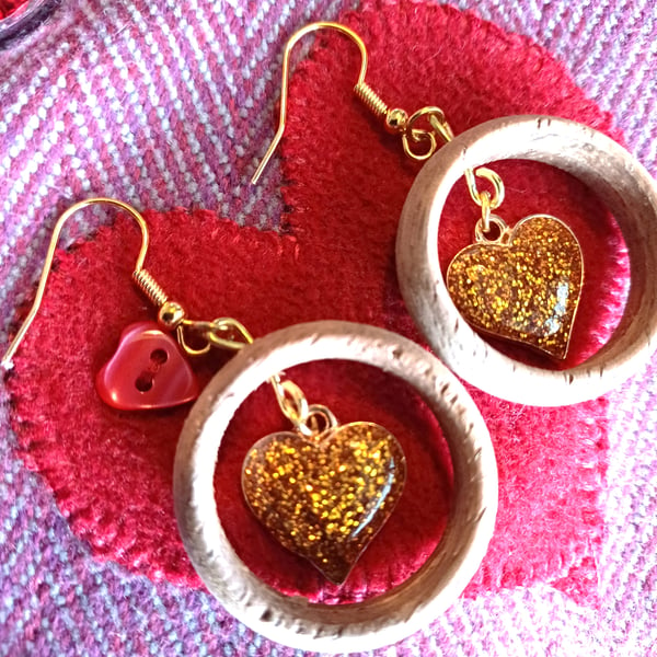 WOODEN HOOPS XL (25mm) with ACRYLIC HEARTS,GOLD- Valentine Special
