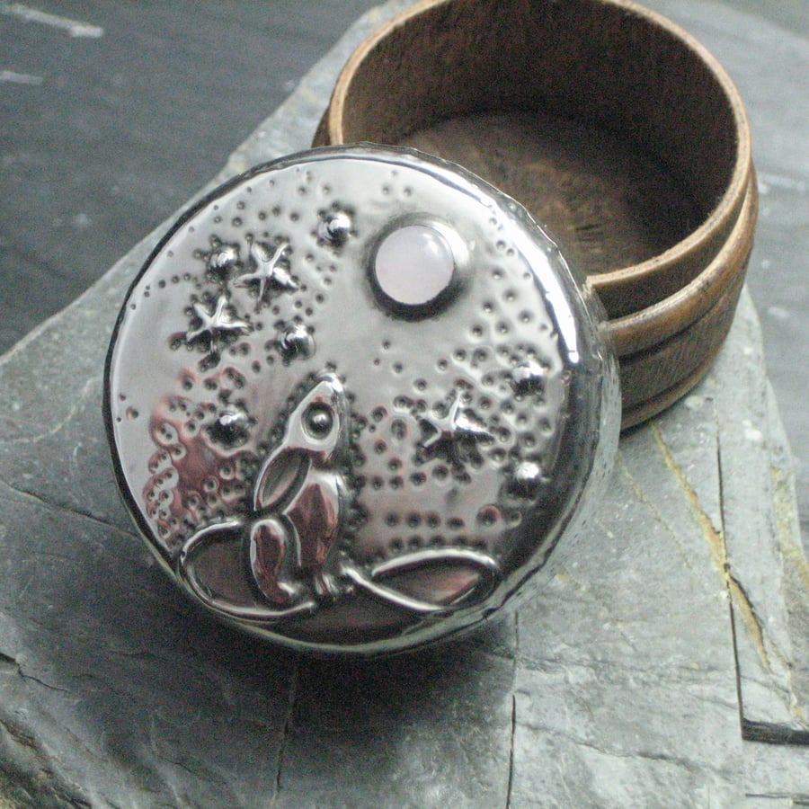 Moongazing Hare Silver Pewter Box with Rose Quartz