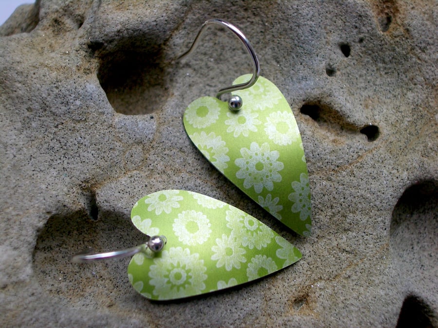 Green printed flower heart earrings