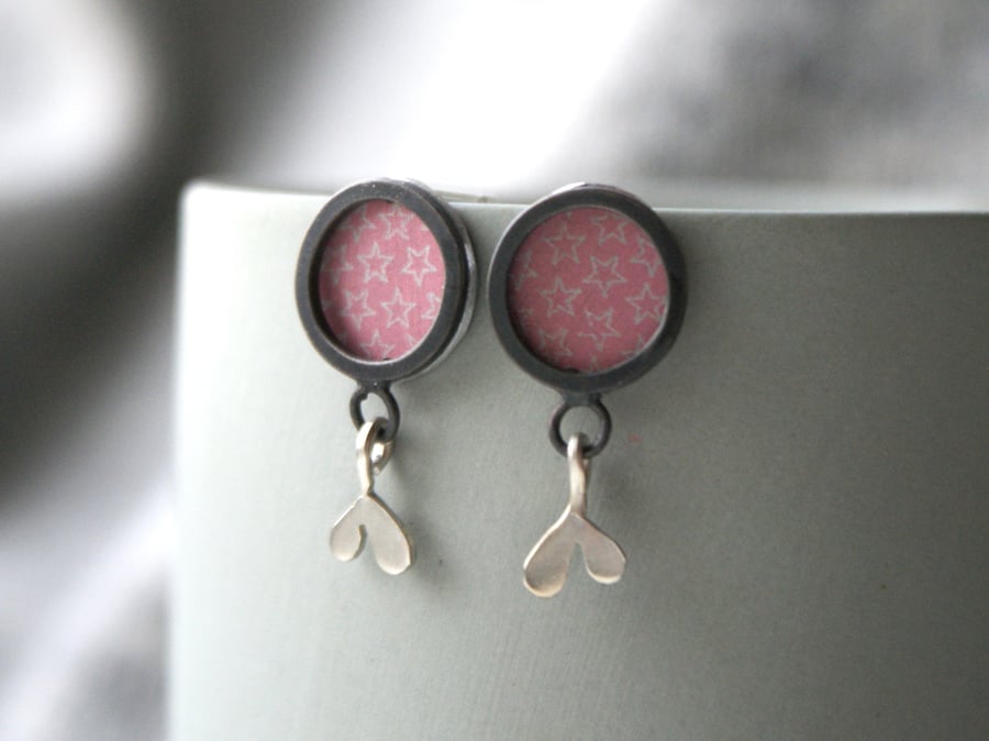 Leafy drop stud earrings - pink