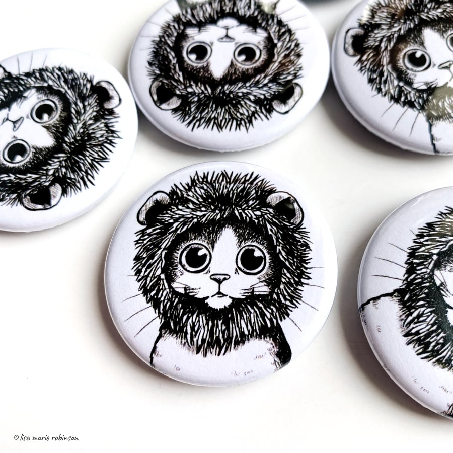 Cat Dressed as a Lion - 38mm Round Fridge Magnet
