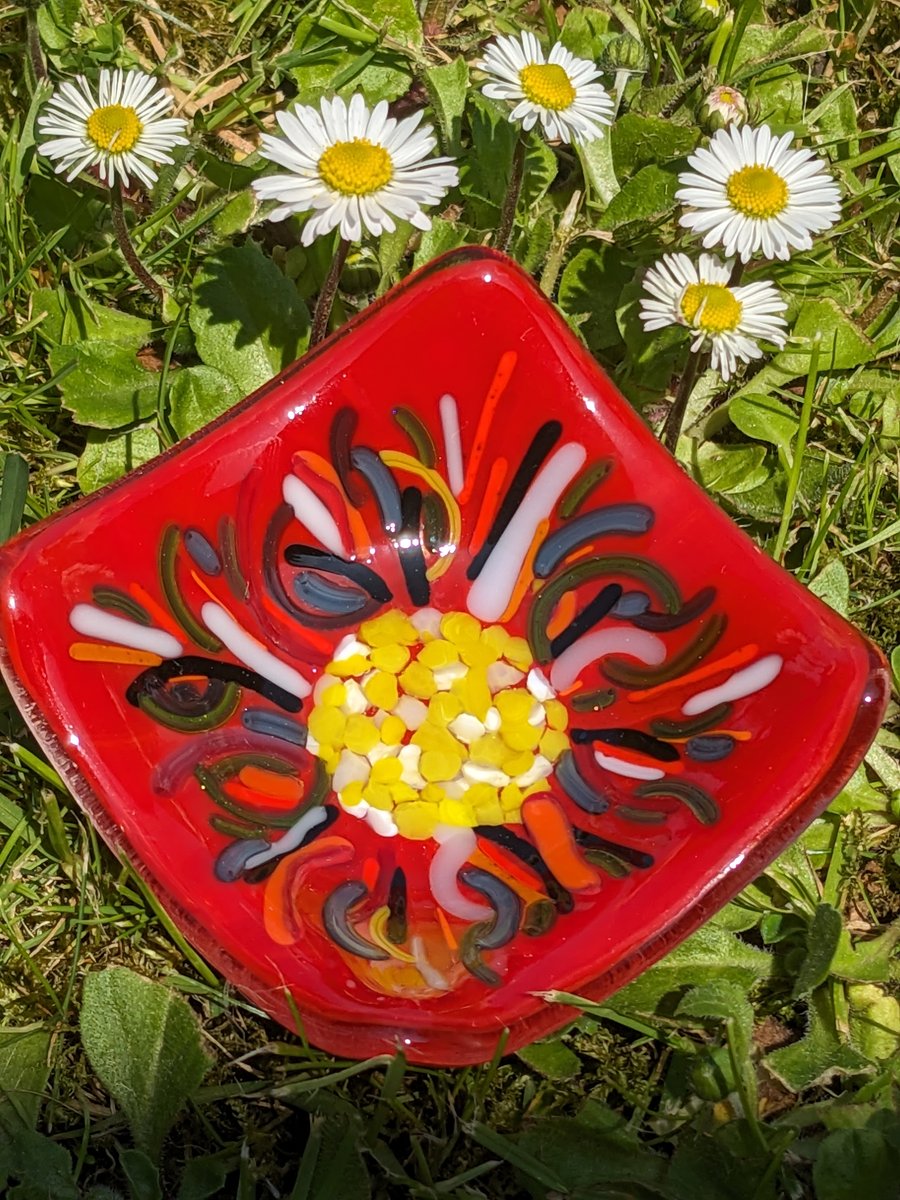 Fused glass mini dish 7.5cm Funky Flower