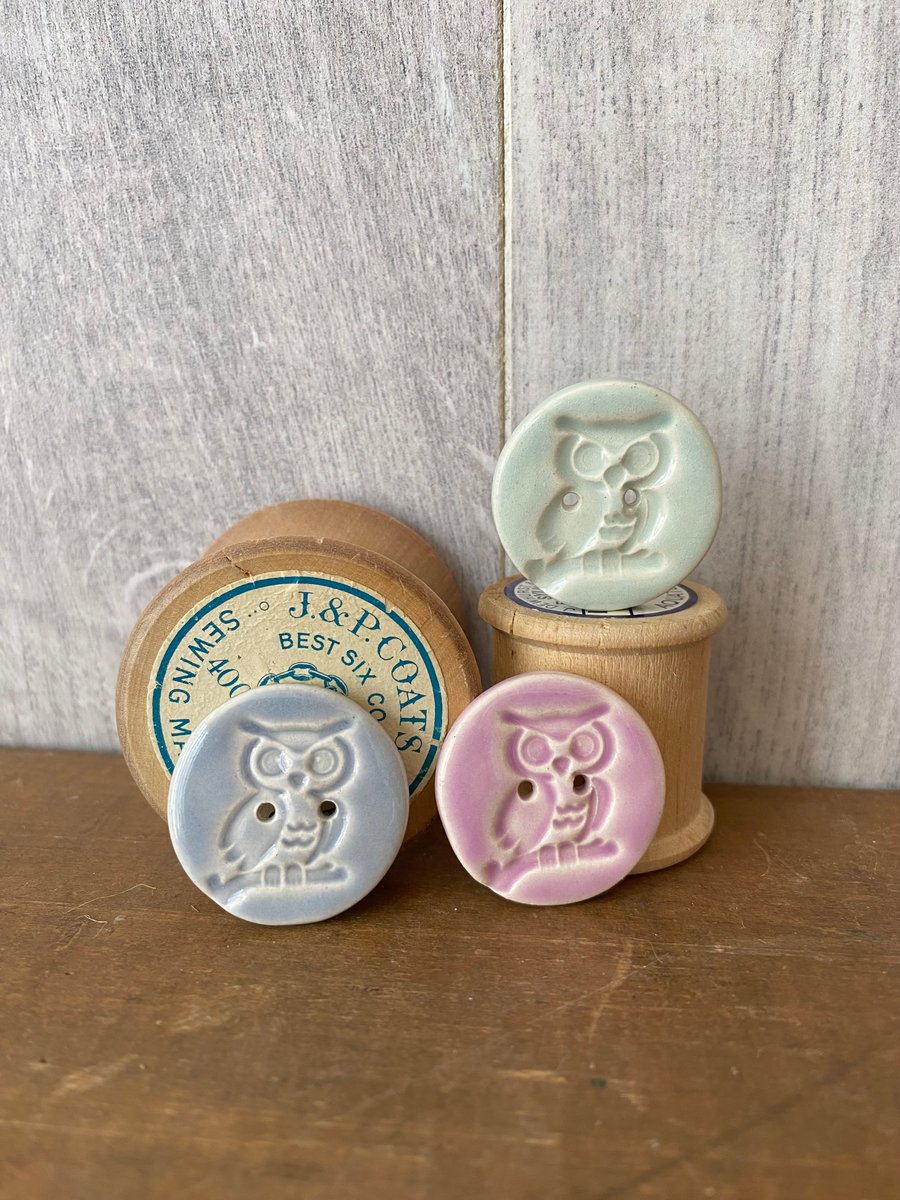 Set of three ceramic owl buttons