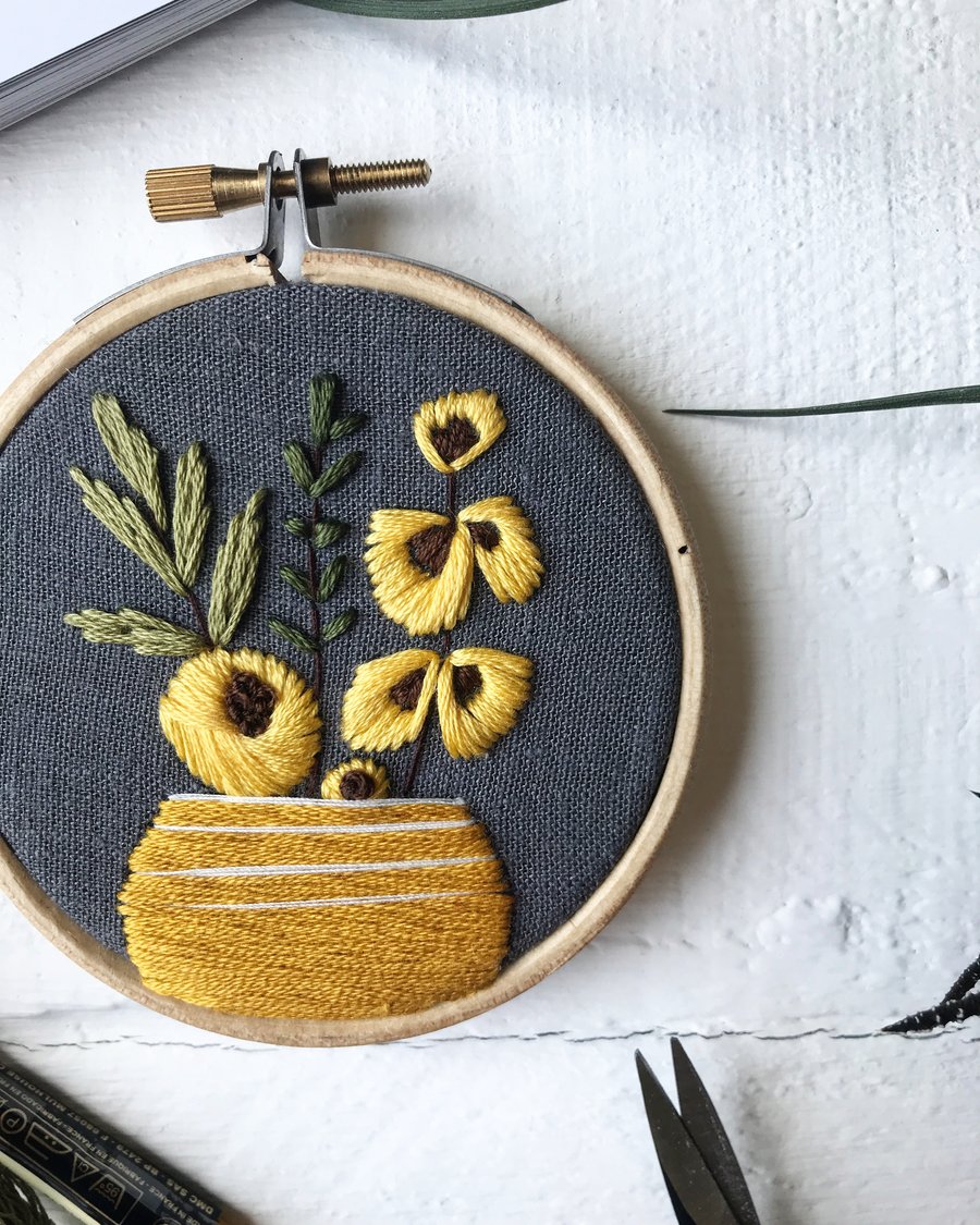 Floral embroidery. Embroidery hoop art. Botanical embroidery. 