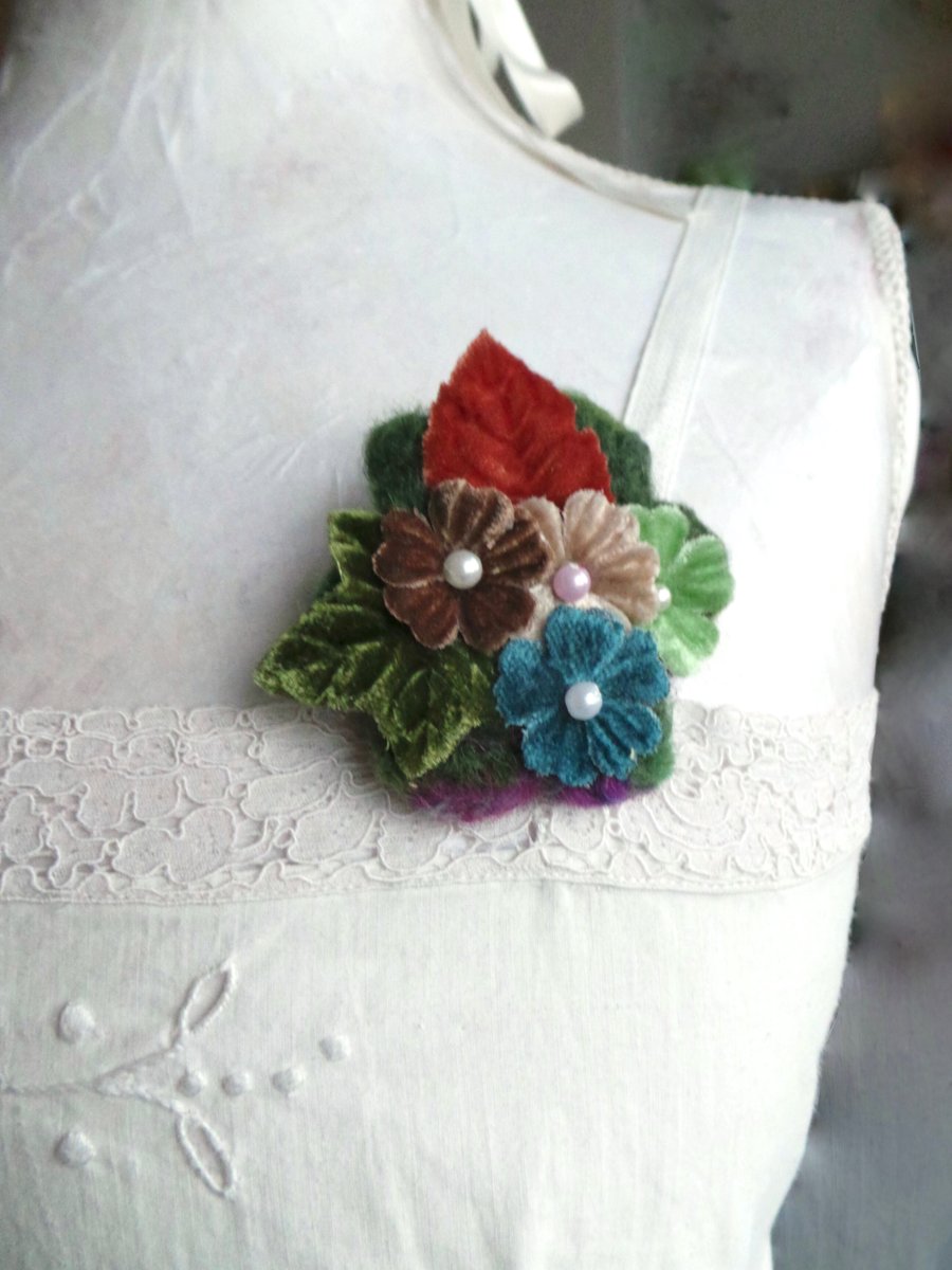 Flower power brooch