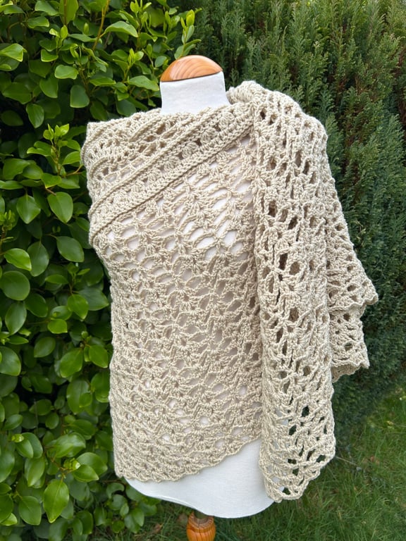 Feminine Lace Triangle Wrap Shawl Scarf in Soft Beige Vegan Yarn 