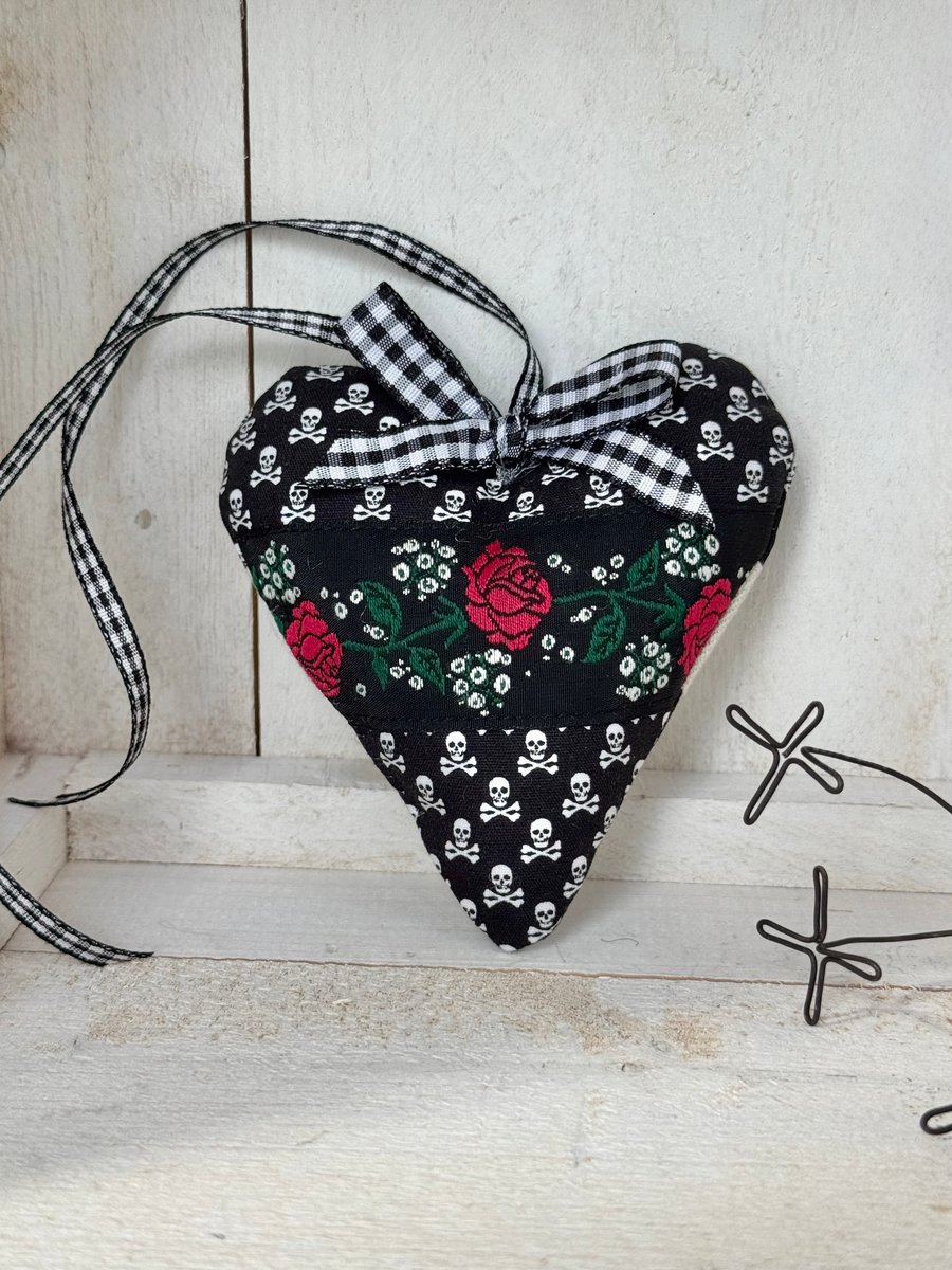 HALLOWEEN ROSE HEART DECORATION - skull and crossbones, red roses