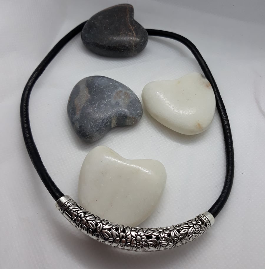 NL40 Black leather cord necklace with floral design