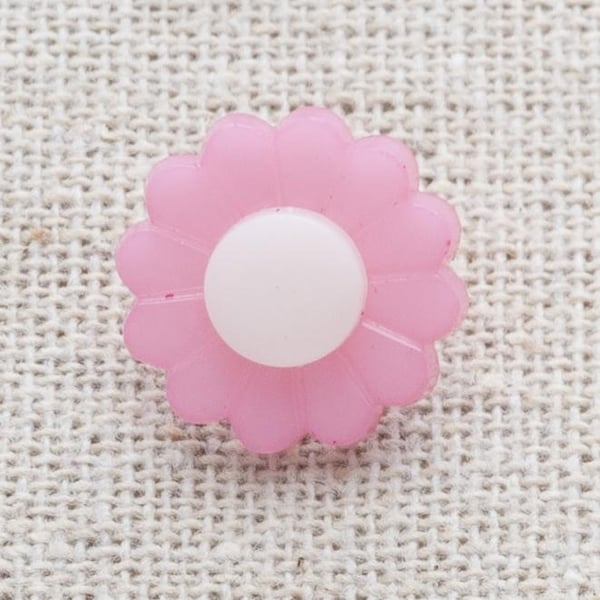 Pink Daisy flower buttons for knitting and crochet 15mm
