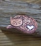 Copper sleeping cat brooch  - Image 1