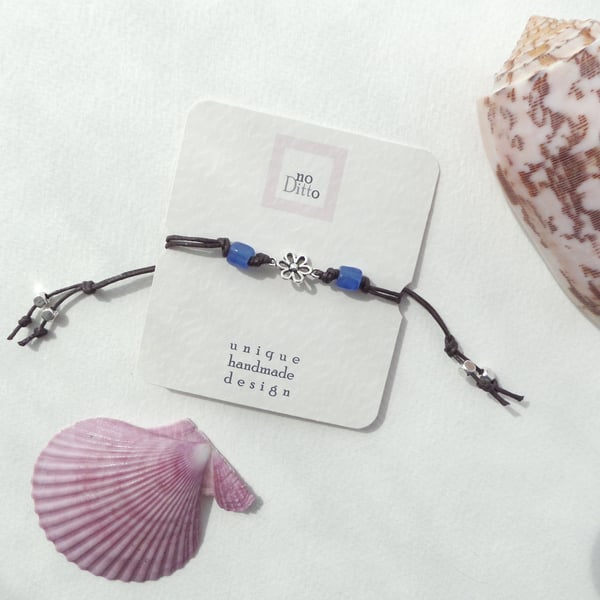 Small flower bracelet, colour choice.