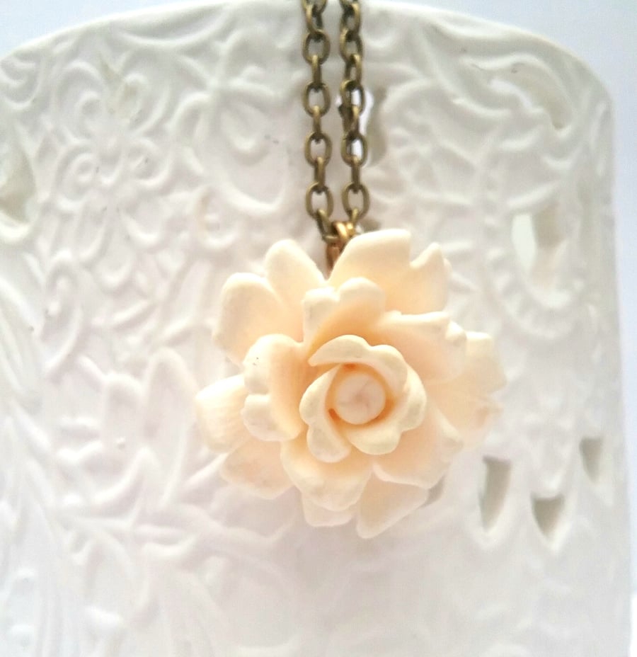 Vintage Cream Rose Necklace 