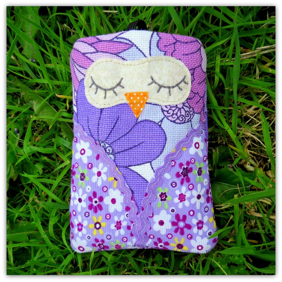 Snoozy Owl.  Mobile sleeve, gadget sleeve.  Internal dimensions: 14cm x 8cm.  