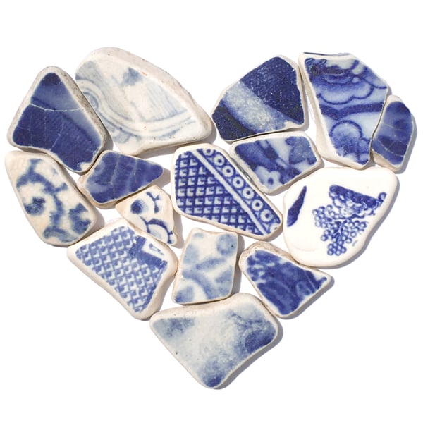 Blue Beach Willow Pottery Heart Framed Picture. Handmade Seaside Pebble Art