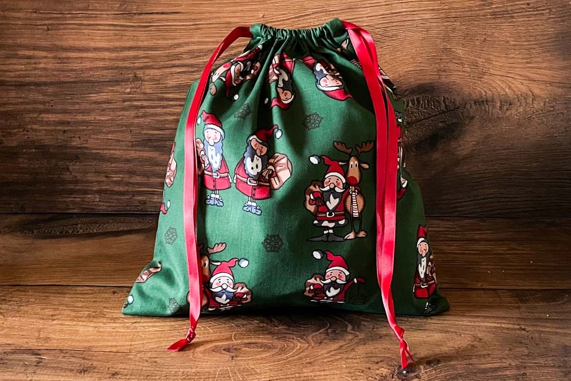 Handmade Christmas Gift Bag, Christmas Santas Design, Large Eco-Friendly-FGB82
