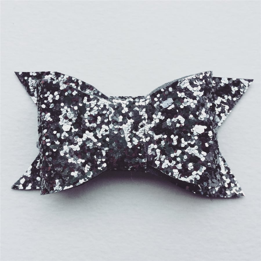 Pewter Grey Glitter Bow Brooch Large