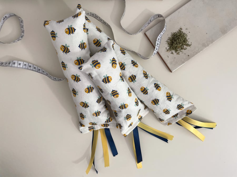 Cat kicker toy with potent catnip and ribbons, sustainable, Bee Happy