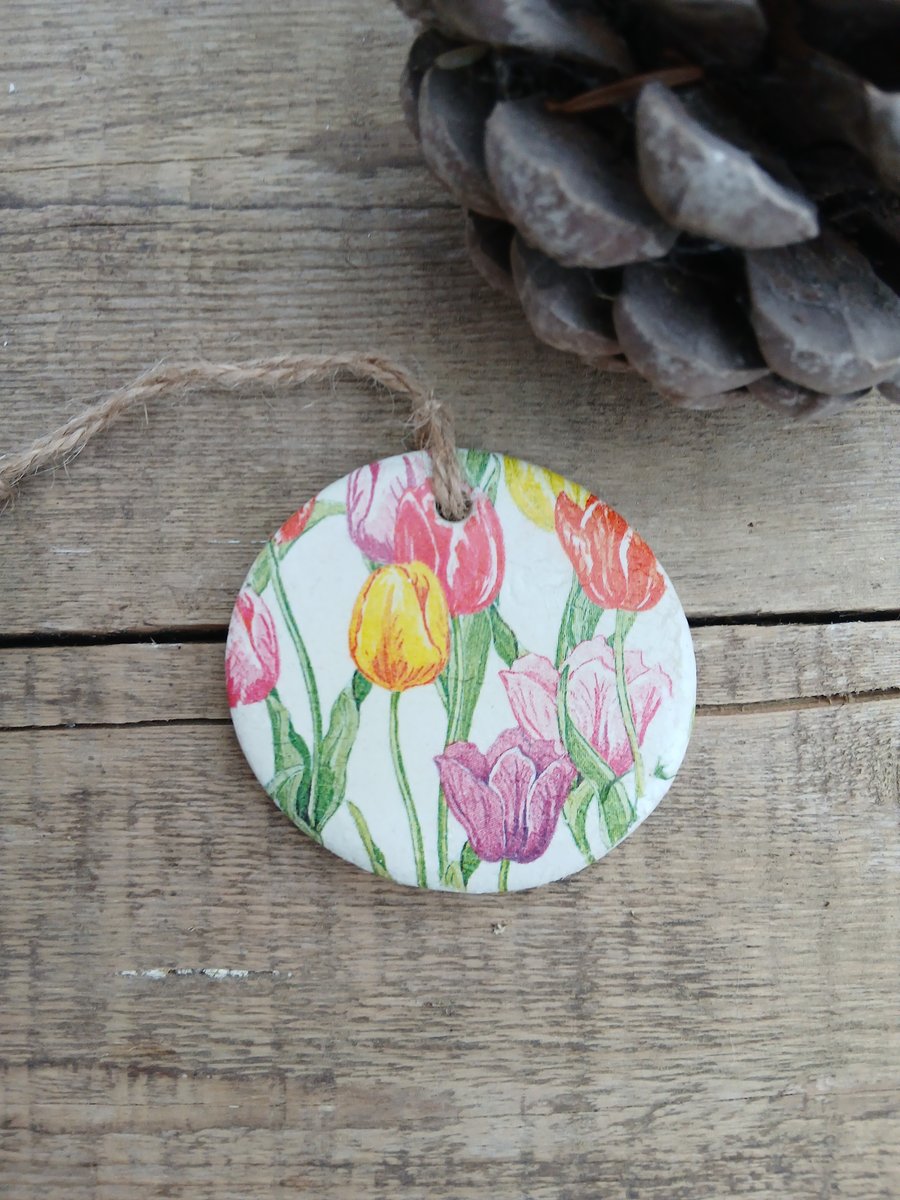 Rainbow Tulips Round Clay Hanging Aromatherapy Diffuser