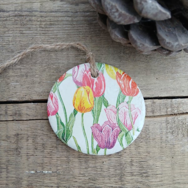 Rainbow Tulips Round Clay Hanging Aromatherapy Diffuser