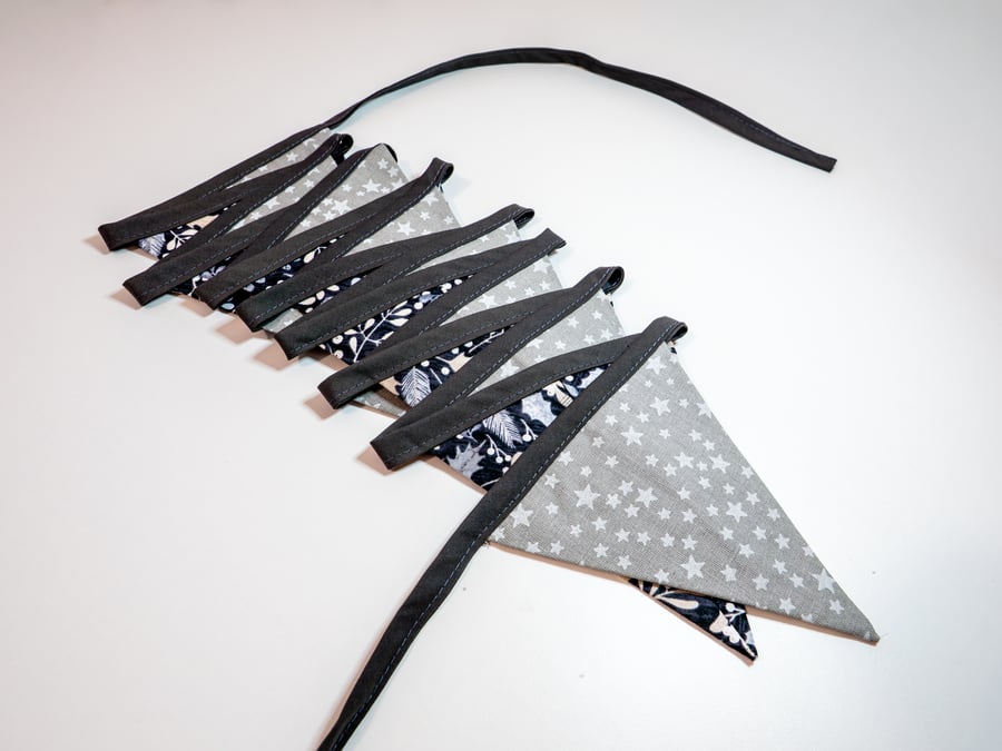 Christmas Holly, Mistletoe and Stars - 15 flag fabric bunting