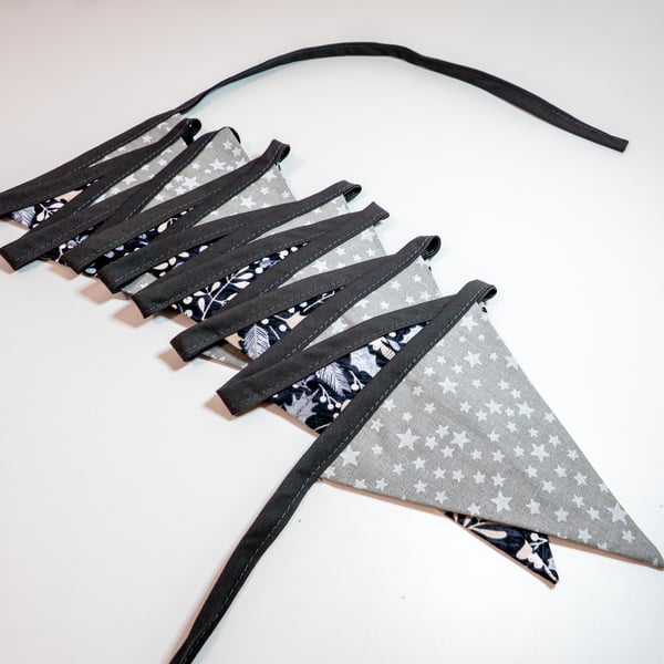 Christmas Holly, Mistletoe and Stars - 15 flag fabric bunting