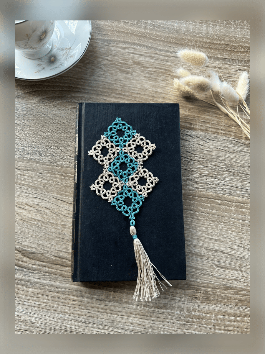 Tatted lace bookmark