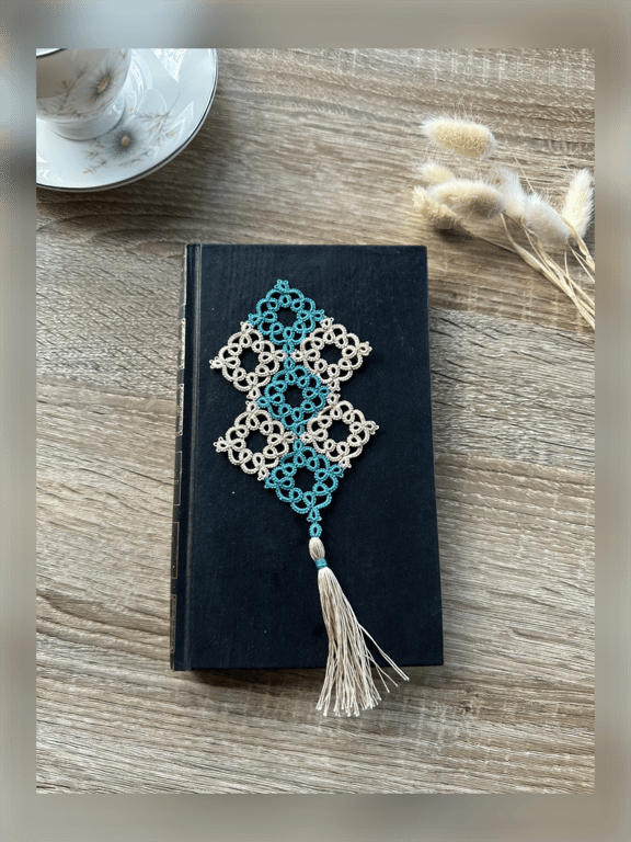 Tatted lace bookmark