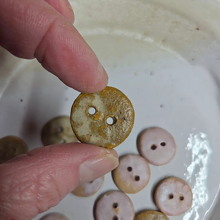 Pack of 6 rustic ceramic buttons