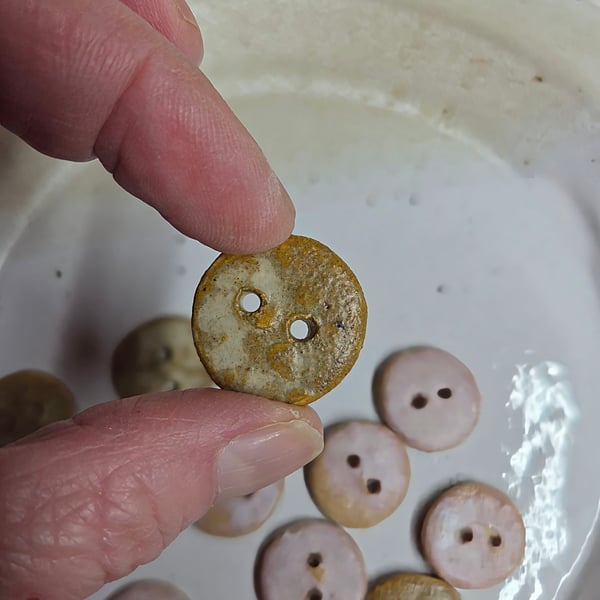 Pack of 6 rustic ceramic buttons