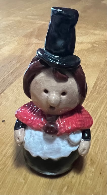 Branwen – Handmade Brunette Welsh Lady Ceramic Figurine