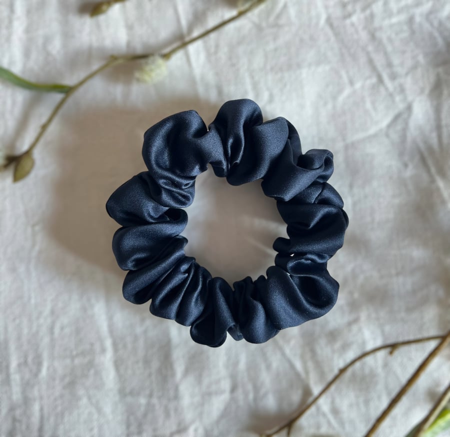 Mulberry Silk Scrunchie in Midnight Blue