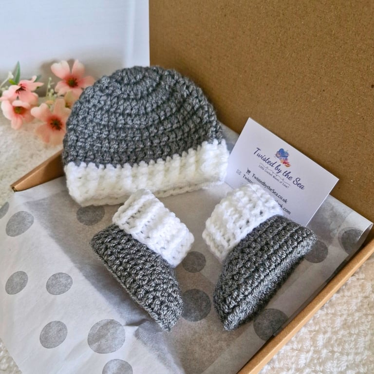 Crochet Baby Hat and Booties Set – Newborn Gift