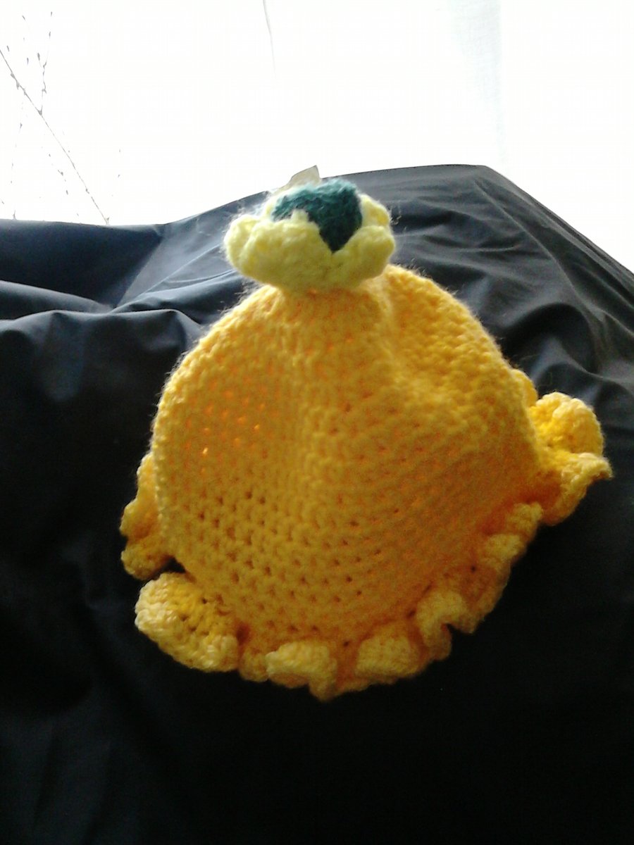 Crochet babies yellow ruffle hat 3-9 month