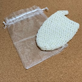 Exfoliating crochet hand mitten