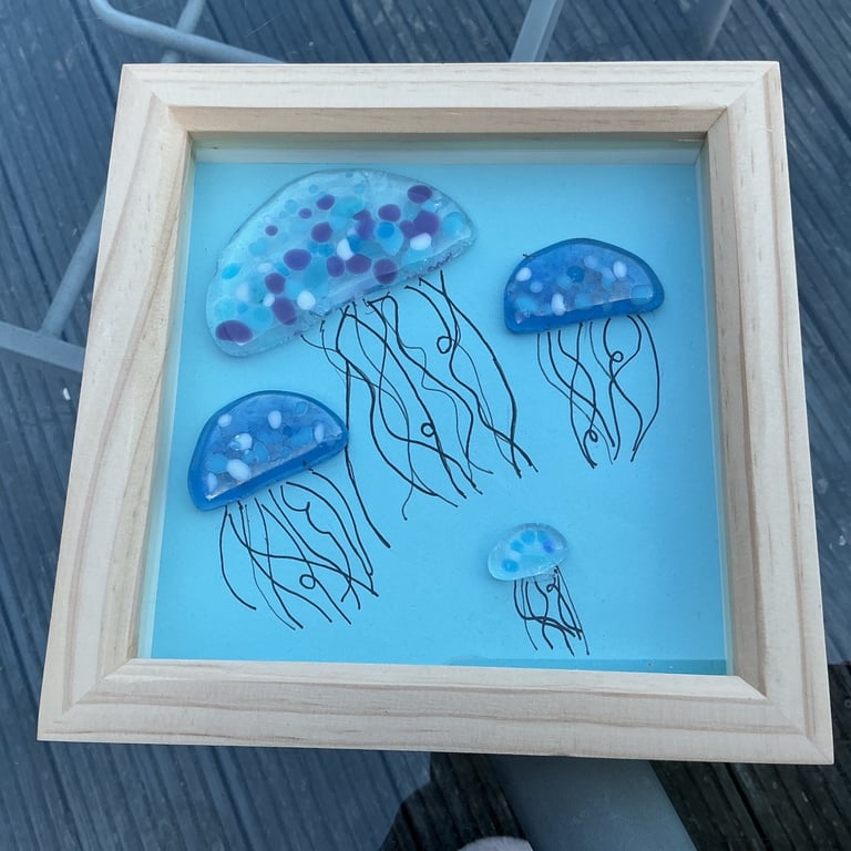 Glass jelly fish picture