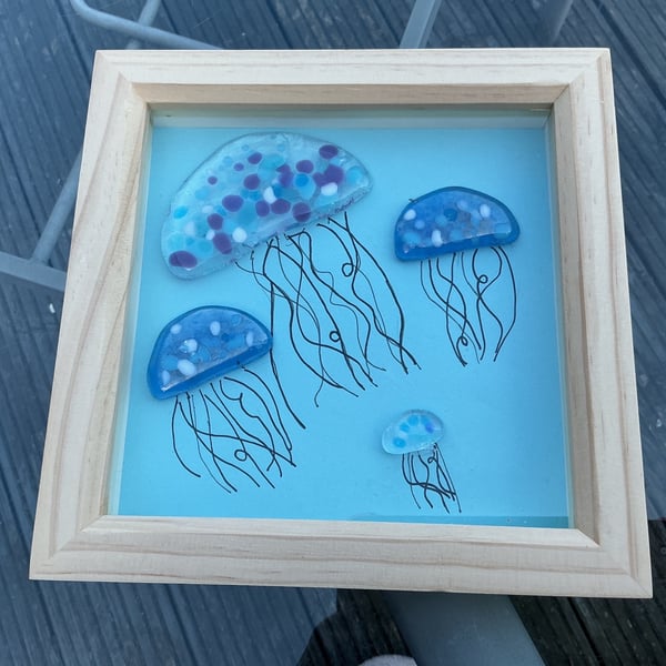 Glass jelly fish picture