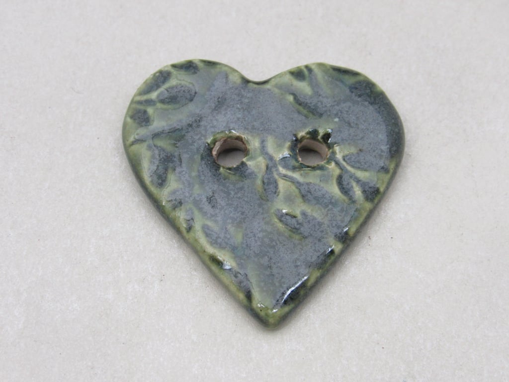 Medium Forest Green Leaf Sprig Texture Heart Shaped Ceramic Button
