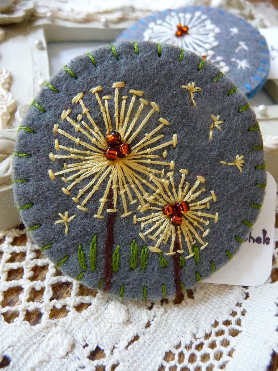FB-040 - Dandelion inspired handmade felt brooch - Grey