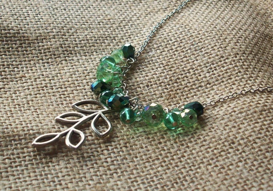 Green leaves necklace