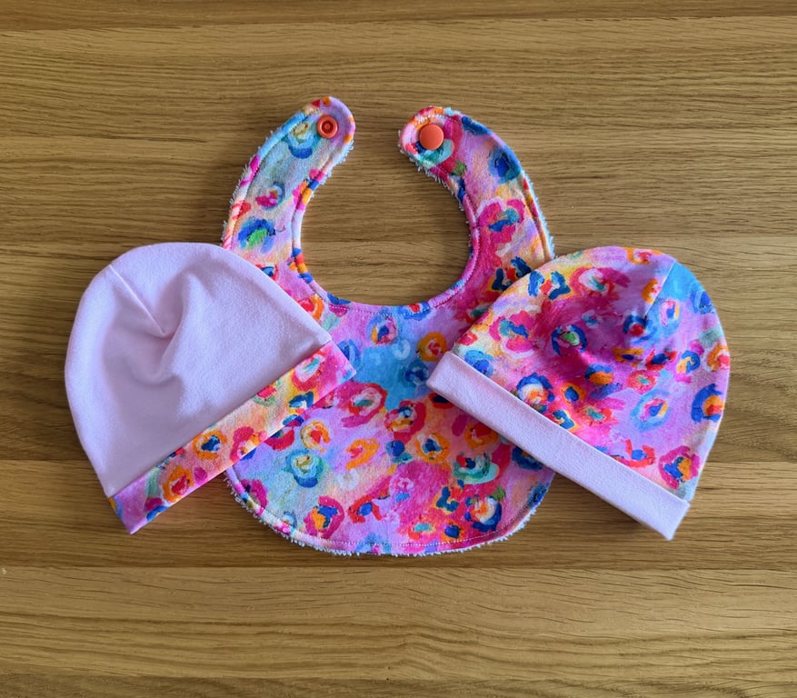 Newborn Baby Boxed Gift Set-Beanie Hats & Matching Bib-Abstract Design-BGS07
