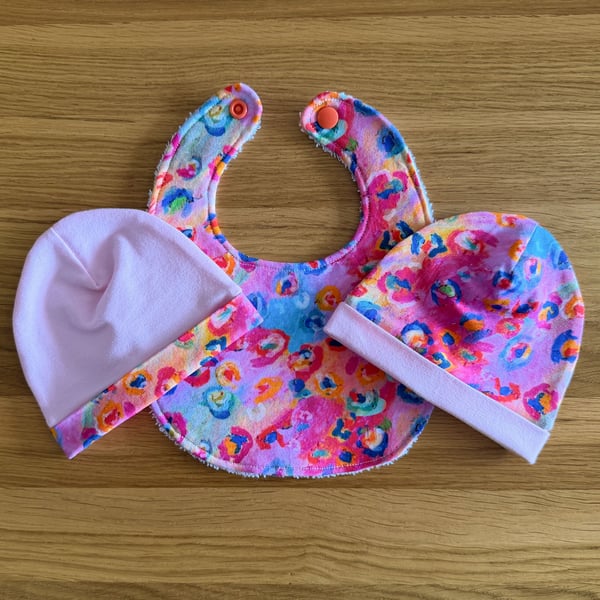 Newborn Baby Boxed Gift Set-Beanie Hats & Matching Bib-Abstract Design-BGS07