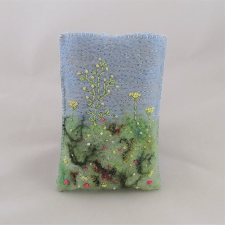 Meadow Tissue Pouch