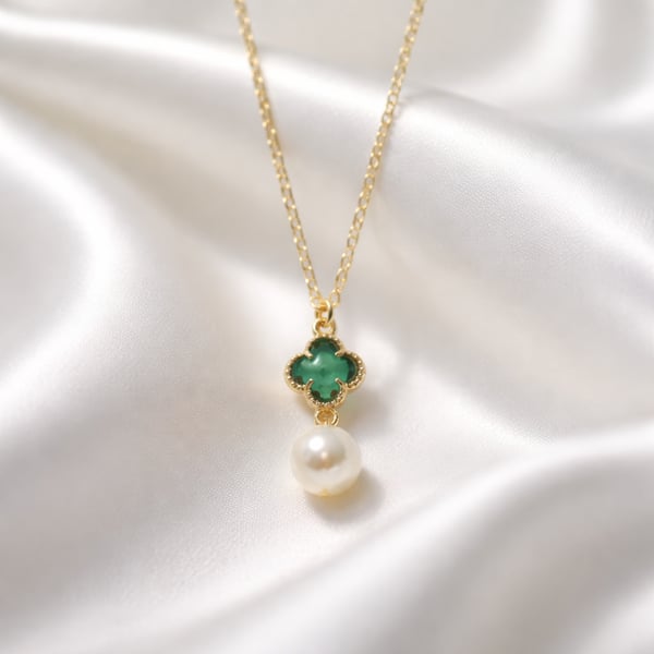 Four leaf Clover and Pearl Pendant Necklace - Gold Plated 